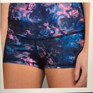 Lululemon boogie booty shorts